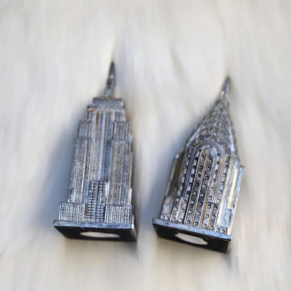 New York Salt And Pepper Shakers - Picture 3 of 4